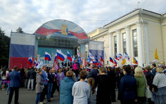 Официальное мероприятие по случаю Дня российского флага собрало не более тысячи человек