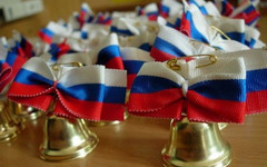 Александр Соколов поздравил кировских выпускников школ с последним звонком