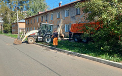 На улице Цеховой в Кирове восстанавливают подачу водоснабжения