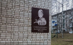 В Кирово-Чепецке ветер сорвал мемориальную доску