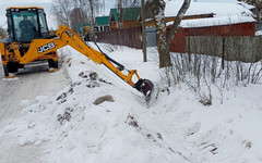 В Кирове начали чистить канавы