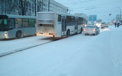 Кировским дорожникам поручили сыпать на улицы больше реагентов