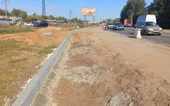 На Ульяновской в Кирове строят тротуар и укрепляют обочины