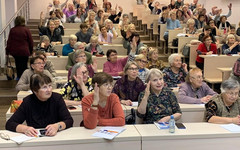 Кировских пенсионеров знакомят с искусственным интеллектом