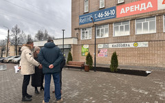 На улице Уральской благоустроили территорию у офисного центра