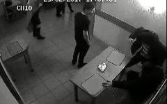 В Кирове избили и ограбили посетителя бара (ВИДЕО)