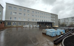Кировский физматлицей откроет двери с опозданием, но с заботой о первоклашках