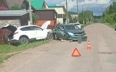 В Красной Поляне столкнулись «Мазда» и «Джили»