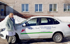 До конца 2025 года больницы Кировской области получат десять автомобилей
