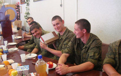 Кировчанам предлагают отправить сгущёнку и печенье солдатам-землякам
