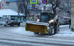 В Кирове на борьбу с последствиями снегопада вывели 110 единиц техники