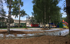 В парке у цирка застроили детскую площадку