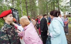 В Даровском открыли памятник заслуженному лётчику-испытателю Николаю Куимову