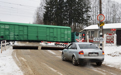 В Радужном ограничат движение через железнодорожный переезд