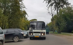 В Кирове сняли на видео, как «ПАЗик» едет по встречной полосе