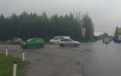 В Кирово-Чепецком районе столкнулись две легковушки: пострадали три человека