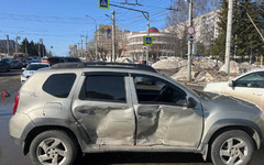 На Производственной в Кирове столкнулись «Рено» и «Киа»