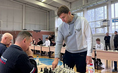 Сергей Карякин поиграл с жителями Котельнича в шахматы