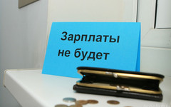 Работникам бумажной фабрики в Мурыгино начали выплачивать долги по зарплате