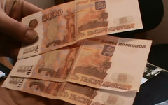 Кировчанин расплатился с таксистом билетом «Банка приколов»