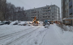 В обязанности кировских управляющих компаний добавили выталкивание снега с придомовых территорий