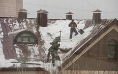 В Кирове управляющие компании оштрафовали за плохую уборку снега с крыш