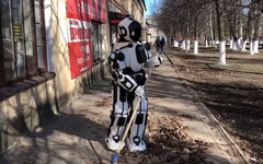 После появления пылевого вихря улицы Слободского начал прибирать робот