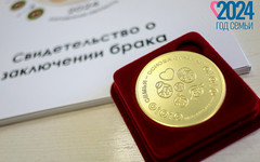 Кировские молодожёны получили более пяти тысяч памятных знаков