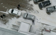 Сегодня в Кирове на тротуаре несколько часов лежал труп молодого человека