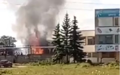 На территории авторемонтного завода в Пасегово произошёл крупный пожар