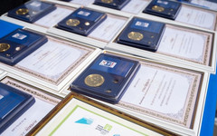 Кировские пары с 50-летним стажем получили медали «За любовь и верность»