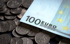 Впервые с 13 декабря курс евро опустился ниже 97 рублей