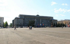 У Театральной площади запретят стоянку транспорта из-за Лесного форума