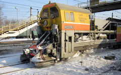 Кировские железнодорожники продолжают бороться со снежными заносами