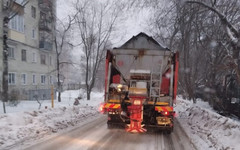 Из-за снегопада дорожники выведут на расчистку улиц 79 единиц техники и будут работать целую ночь