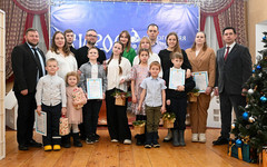 Молодые семьи из Кирова получили жилищные сертификаты