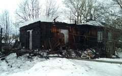 Сегодня утром огонь полностью уничтожил жилой дом в Кировской области (ФОТО)