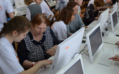 100 тысяч российских пенсионеров прошли обучение компьютерной грамотности по программе «Азбука интернета»