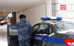 В Кирове таксист ограбил пассажира