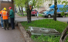 В Кирове демонтируют пешеходные ограждения по новым стандартам