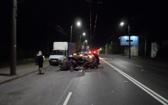 На Попова пьяный 18-летний бесправник врезался в грузовик