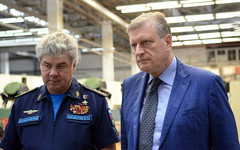 Главком воздушно-космических сил РФ Виктор Бондарев посетил кировские оборонные предприятия и Детский космический центр