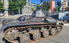 На Спасской выставили макет танка Т-60