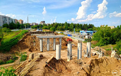 Новый путепровод на 60 лет Октября обретает форму