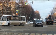 В Кирове на перекрёстке Щорса и Попова кран оборвал провода. Движение заблокировано