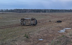 В Кировской области «Форд» улетел в поле