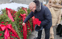 Губернатор Кировской области Александр Соколов почтил память жителей и защитников блокадного Ленинграда