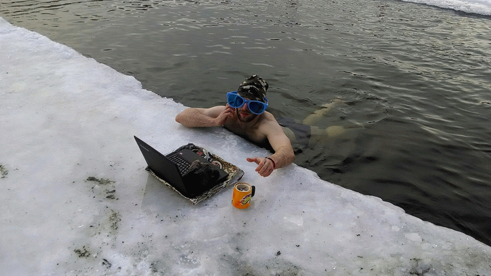 Валентин Пугач провалился под лед на пруду