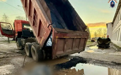 В Слободском районе водитель погрузчика случайно убил мужчину ударом ковша