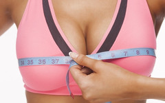 Ученые выяснили, что грудь женщины влияет на ее психическое здоровье
